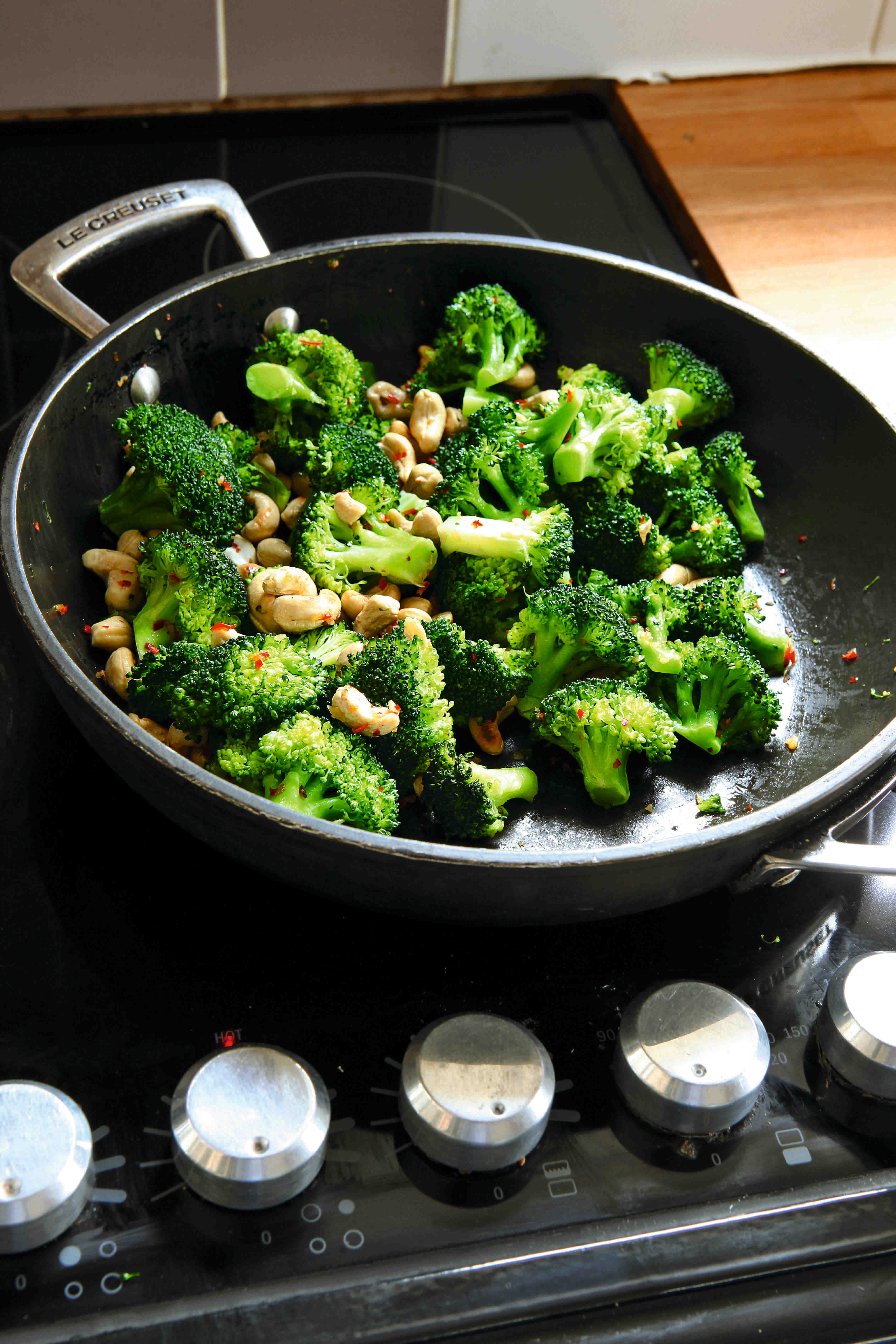 Broccoli og cashewnødder