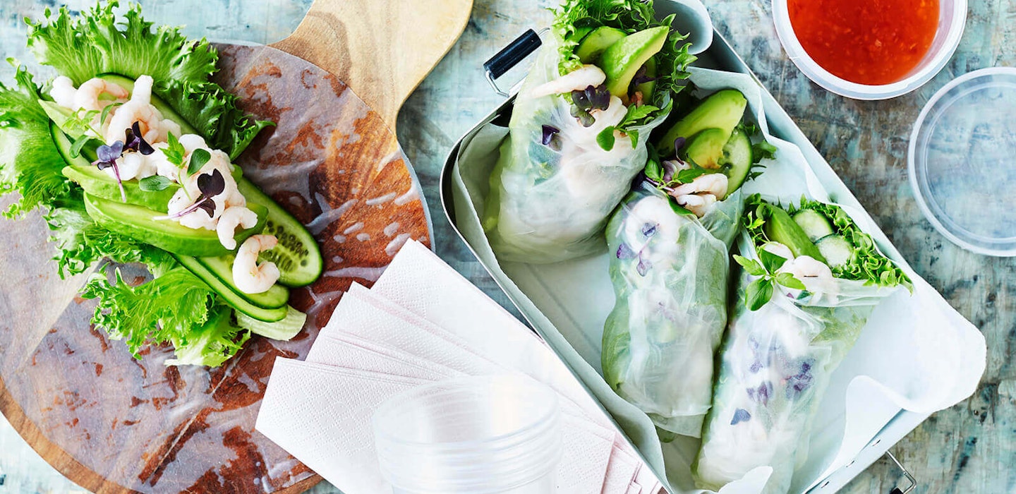 Rispapir med rejer, avocado, agurk og salat. God til picnic, madpakken eller som mellemmåltid