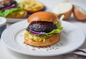 Portobelloburger med mayo - Vegetar burger opskrift - Sæson