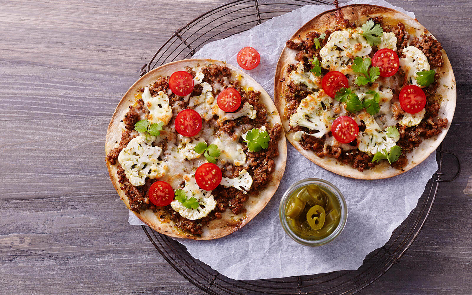 periode spiller smag Blomkålspizza - Lavet på sprød tortilla og blomkål | Sæson