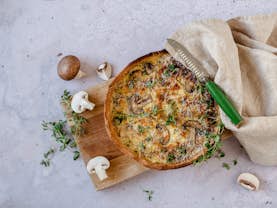 Madtærte med timian og champignon - Opskrift på svampetærte - Sæson