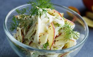 salat af fennikel, æble og dild