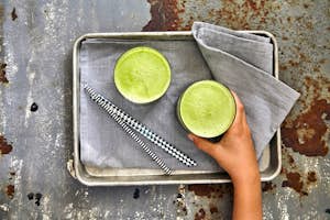 Grøn juice med spinat og broccoli - Nem opskrift hos Sæson