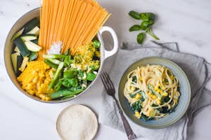 One pot pasta - Vegetarisk one pot pasta med sommergrønt