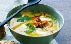 Opskrift på spicy græskarsuppe - skøn suppe-opskrift fra Sæson